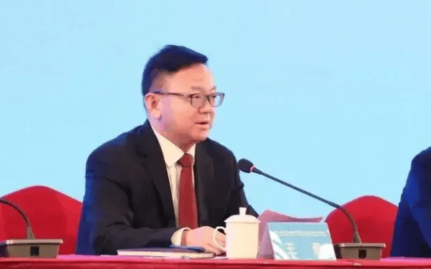 大搞权钱交易!4“虎”同日被处分,2人结交政治骗子