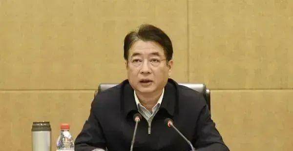 廉洁底线失守、搞权色钱色交易!三“虎”同日被处理