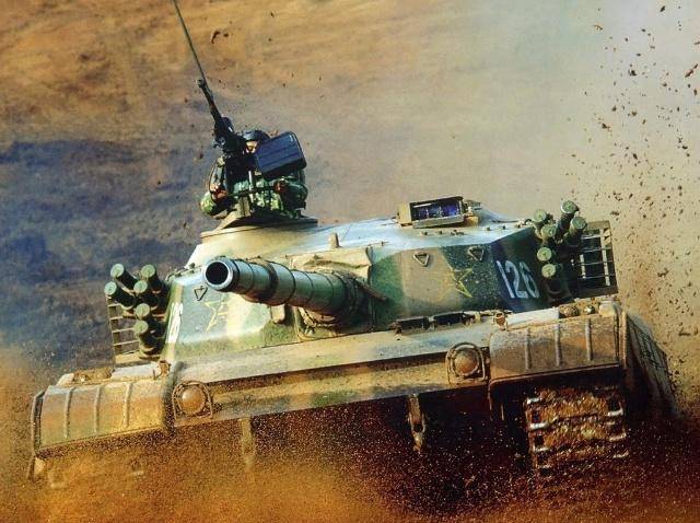 为什么明知机枪打不透坦克,机枪手还要继续射击?