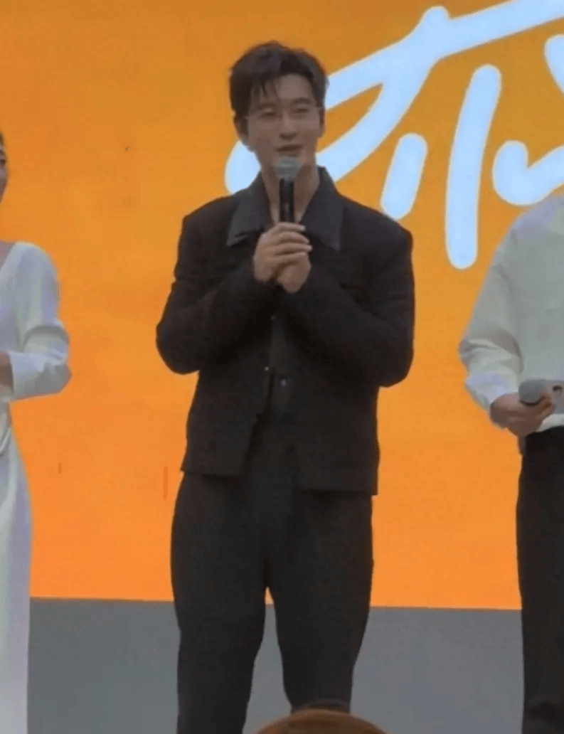 热搜第一!黄晓明女友叶珂吐槽陶喆的歌丢人,陶喆回应