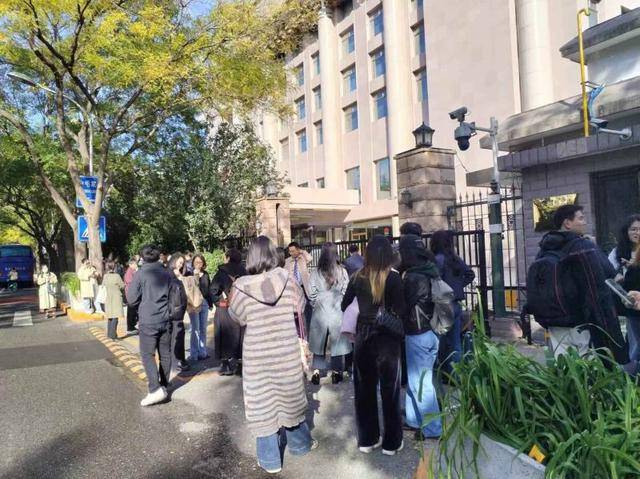 直击国家医保谈判首日“众生相”:162种药品上场参与竞价,谁能笑着走出来