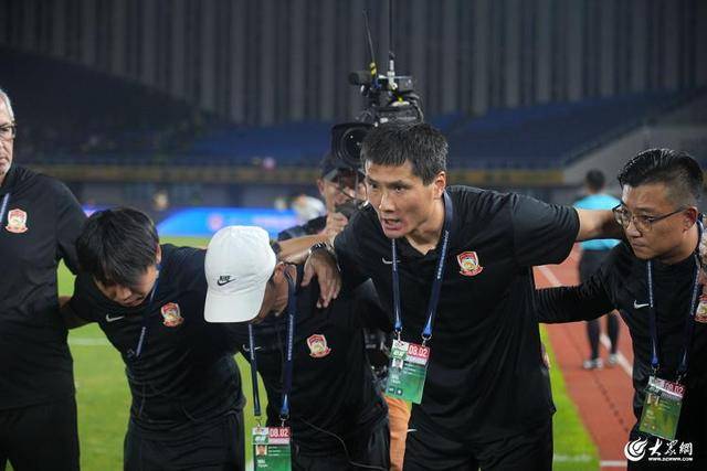 中超争冠保级最后一轮分结果!青岛西海岸已提前保级成功 海牛需全取三分掌握主动权