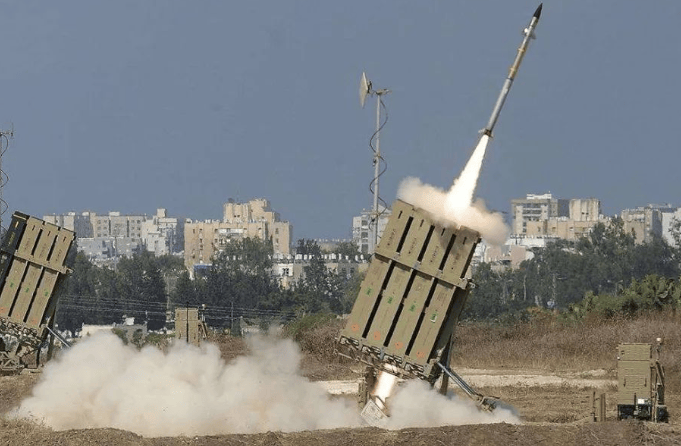 重磅！战斗深夜打响！伊朗下令开战，1000枚弹道导弹蓄势待发！