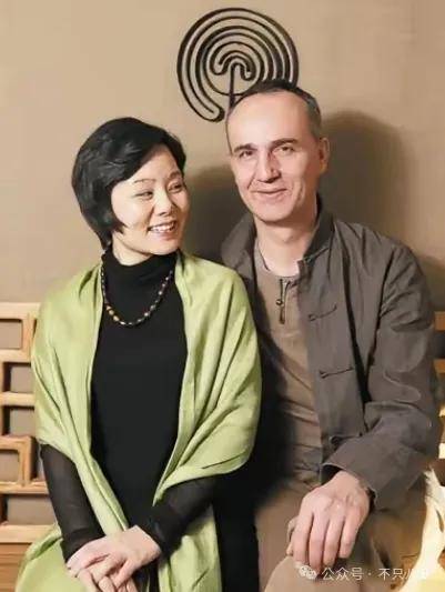 他们那么幸福恩爱,怎么突然离婚了……