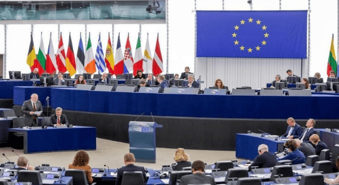 给脸不要脸?欧盟深夜致电中方,不到24小时,欧议员集体窜台