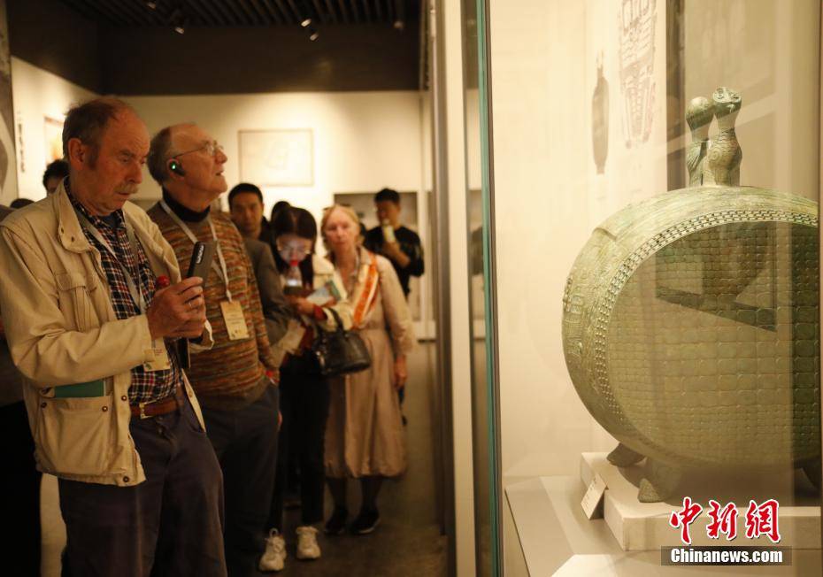 河南郑州:13国逾40位外籍古典学专家学者开启“商都”之旅