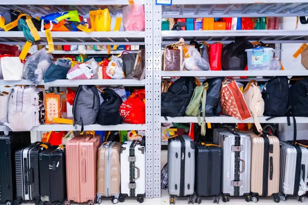 6天捡1000张身份证!高铁站工作人员回应