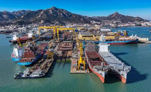 解放军闷声干大事!东风26吸走美方注意力,后方竟忙着造新杀器