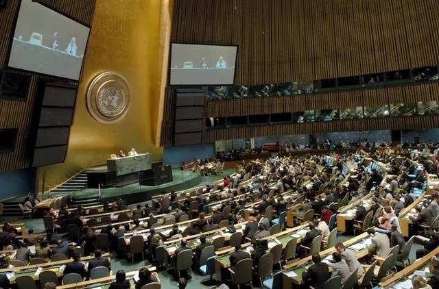 菲妄图吞下整个南沙群岛,下一秒,讽刺一幕出现