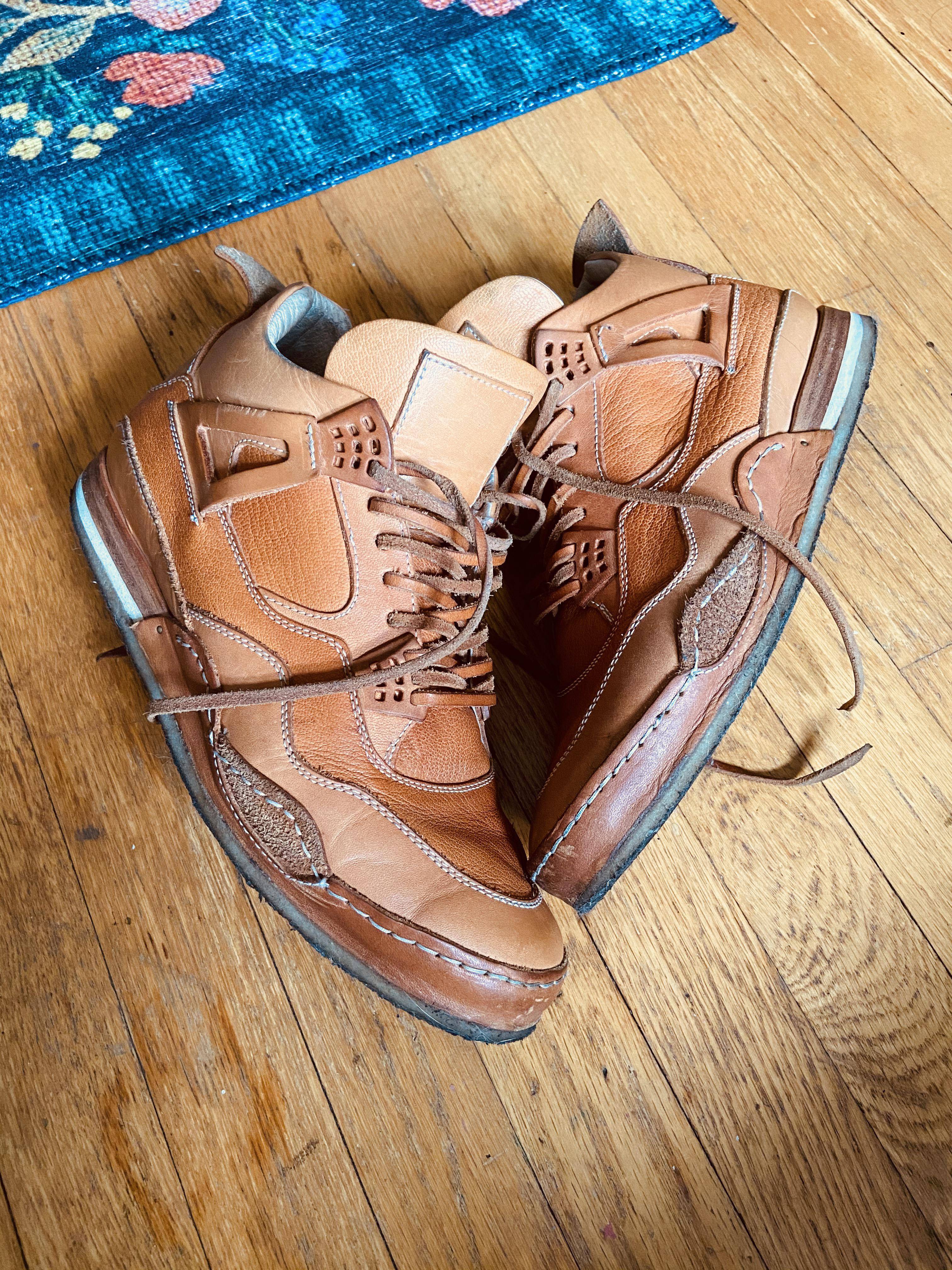 一个靠做“假鞋”走红的品牌,凭什么越办越好?