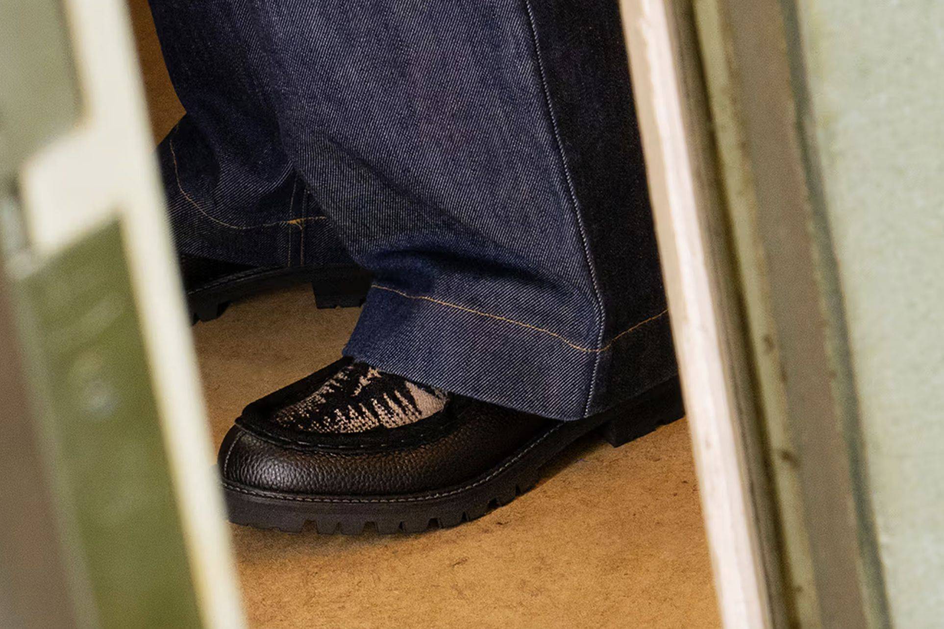 一个靠做“假鞋”走红的品牌,凭什么越办越好?