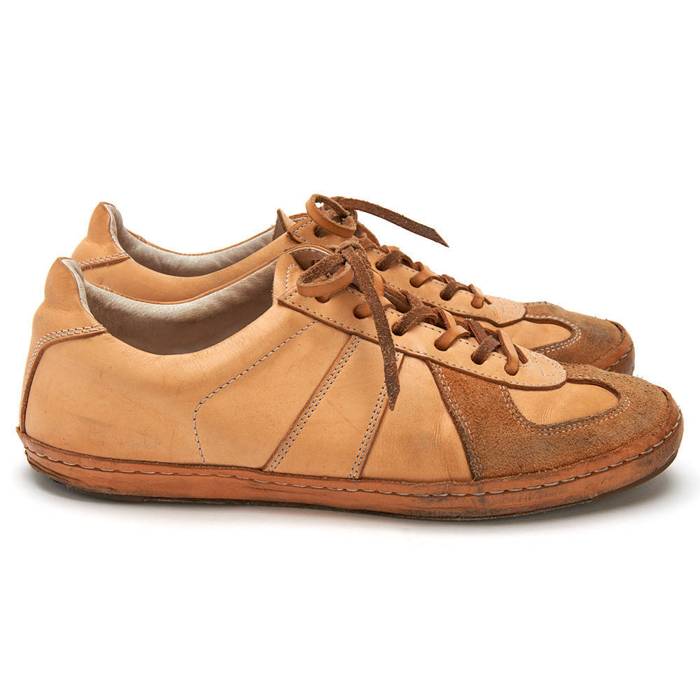 一个靠做“假鞋”走红的品牌,凭什么越办越好?