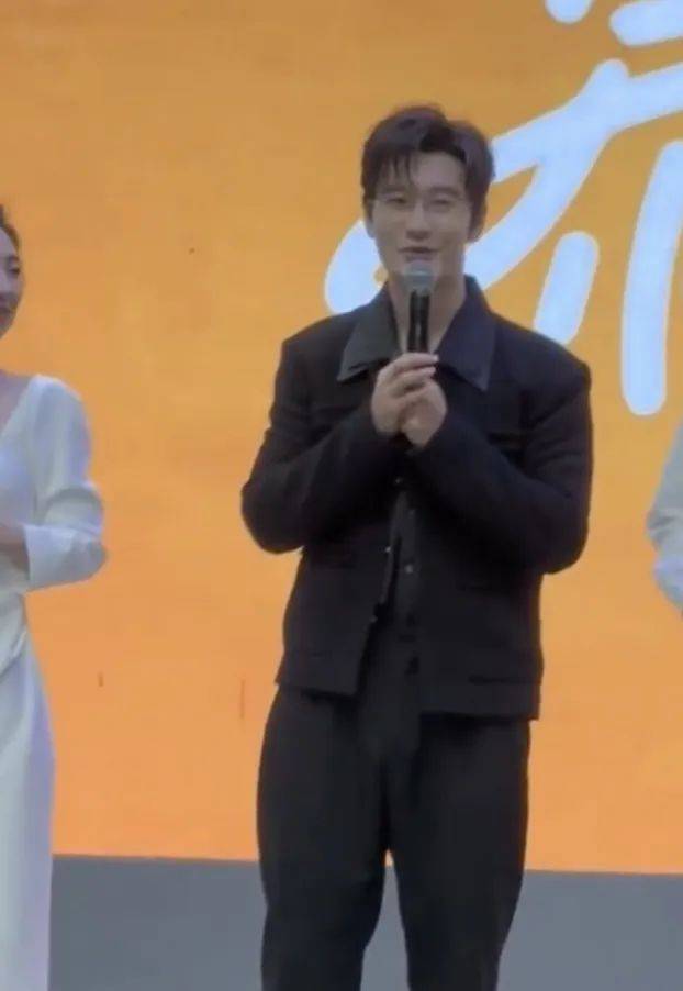 黄晓明女友叶珂发文公开道歉!回应多个网络传闻,称决定退出网络