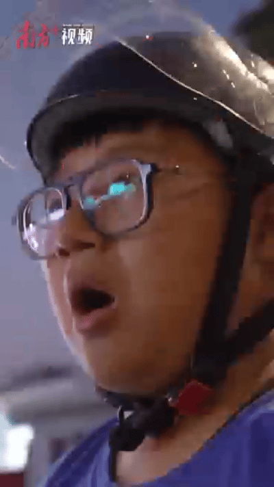 广州的“电鸡”有多疯狂,带你体验这条“魔鬼大道”