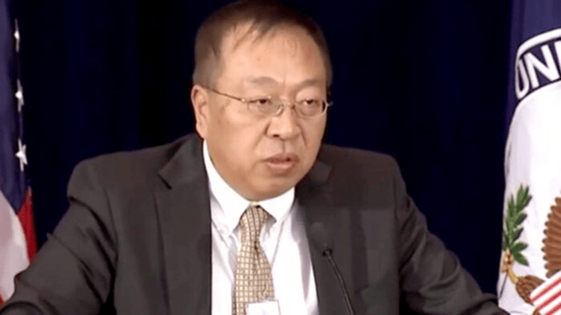 这帮狗汉奸冲特朗普摇尾巴,被一脚踹开