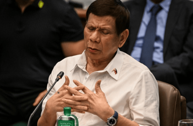 彻底倒向美?中菲关系变天,马科斯铲草除根,杜特尔特突然“认罪”!