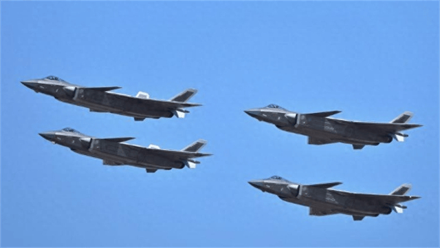 4架歼20“叠罗汉”,背后技术含量不容小觑,但更大惊喜在后头