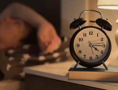 四川一麻醉科医生20多次为失眠女友注射麻醉药致其中毒身亡,获刑2年半