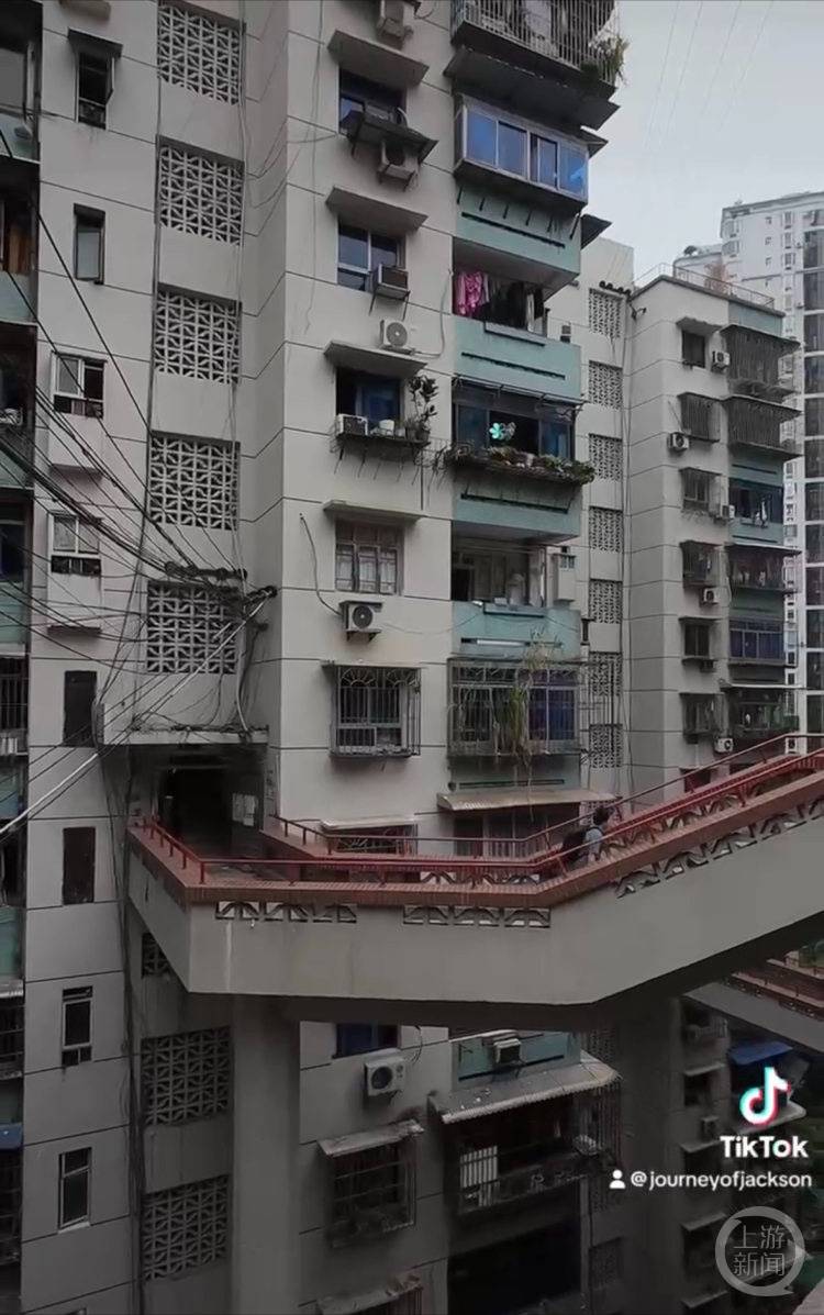 重庆小哥把“上班之路”发到网上,全世界网友惊呆了!