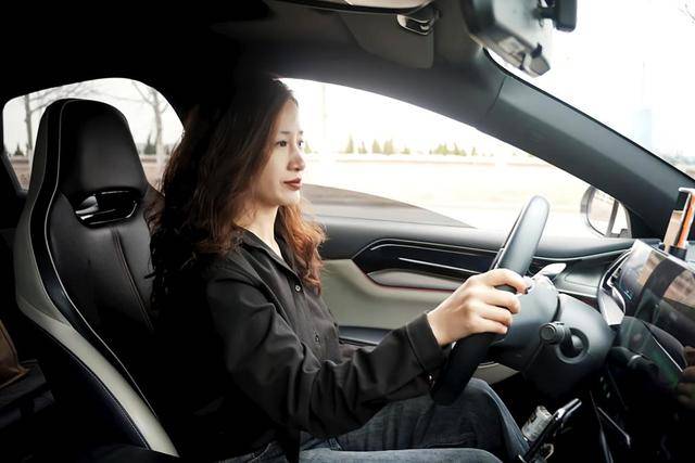 开着4家啤酒厂还跑网约车,青岛有群“非典型性网约车司机”