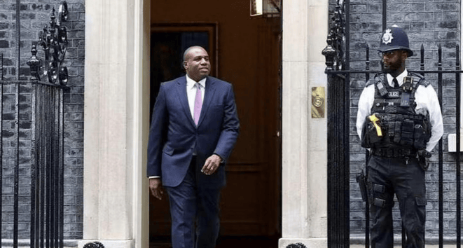 果然出尔反尔!打不倒普京,就把“枪口”对准中方!比拜登更危险