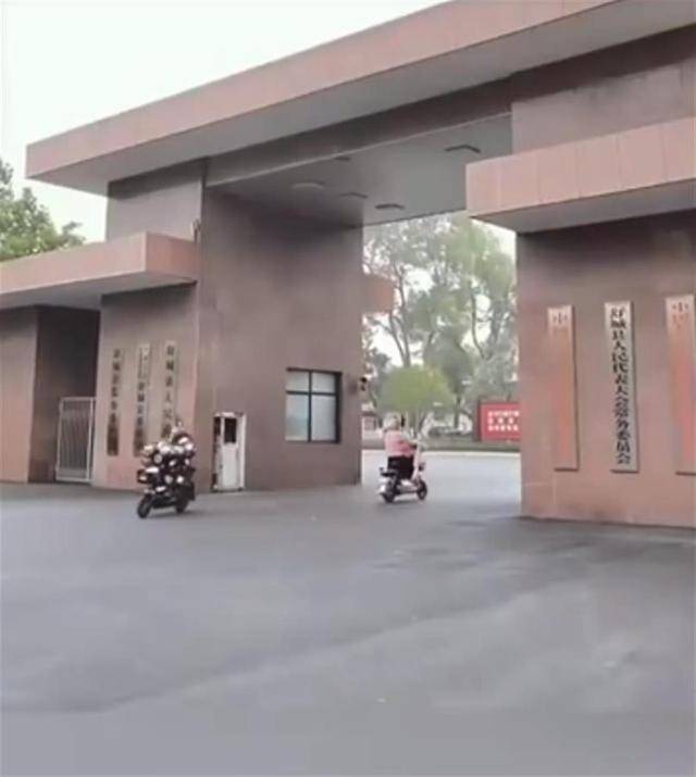 安徽舒城县政府大院随便进,说明也没什么“可怕”的