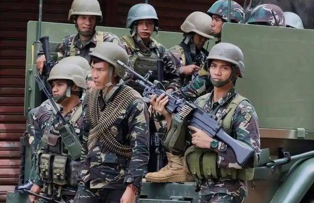 一批菲军冲上岸,对解放军“亮刀子”,中方抓紧填海,才是硬道理