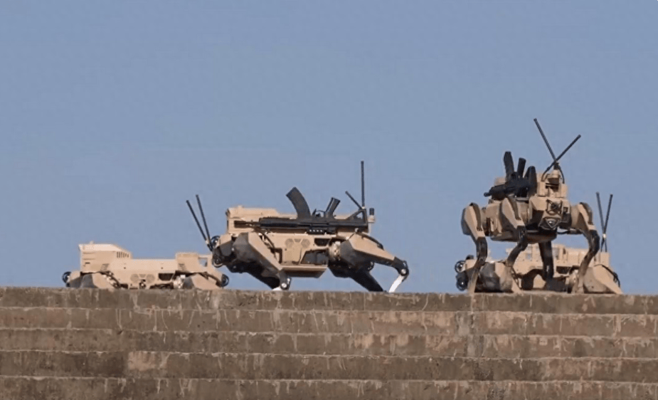 轮到美国人抗议了!国产机械狗已经不简单了,没想到机器狼群更勇猛!