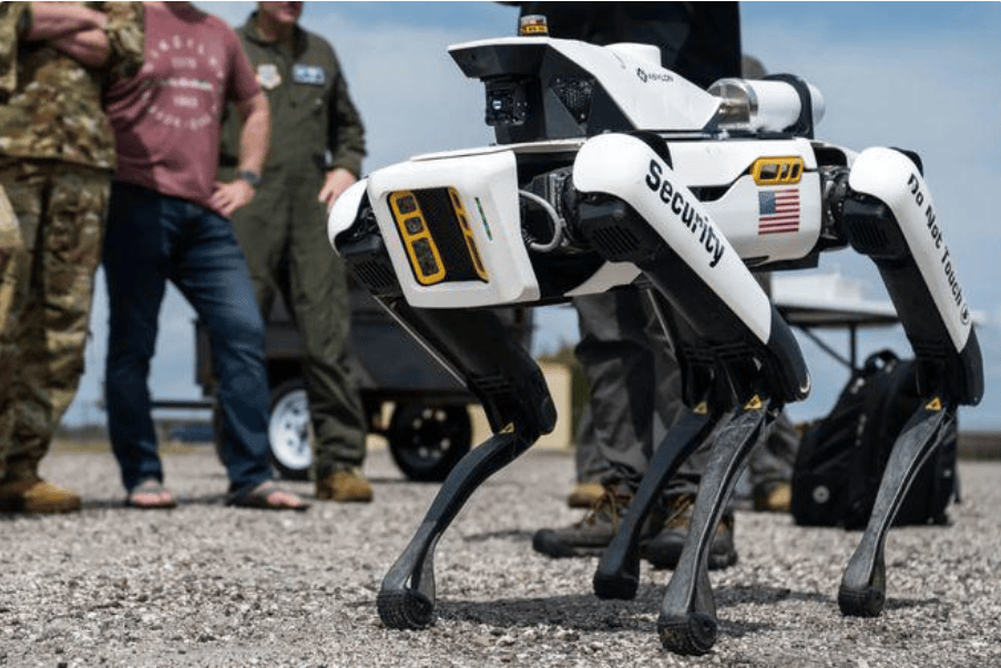 轮到美国人抗议了!国产机械狗已经不简单了,没想到机器狼群更勇猛!