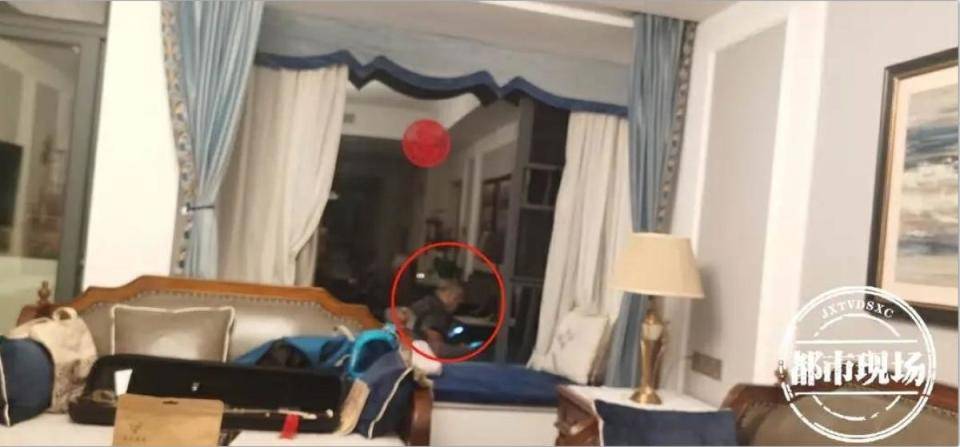 “吓得手发抖!”江西女子在家泡脚,陌生男子突然出现在窗户外面