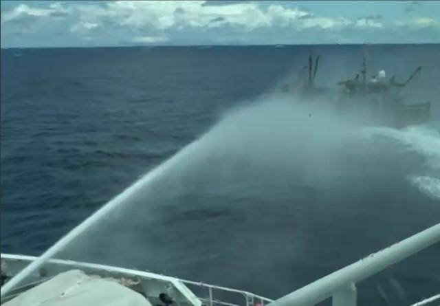 台海巡对大陆拖船进行水炮攻击,朱立伦表态:坚决反对“台独”