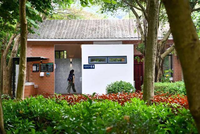 女厕大排长龙不能总是无解