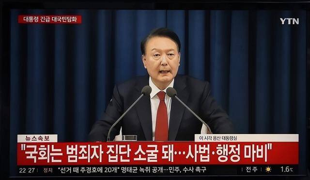 执政党捏着鼻子要“保尹”,尹锡悦的总统宝座,将由8个人决定