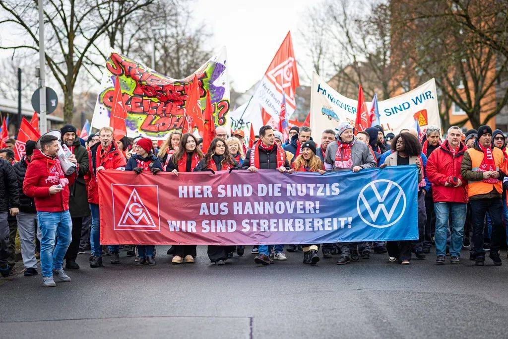 大众汽车10万工人罢工,欧洲汽车业怎么了?