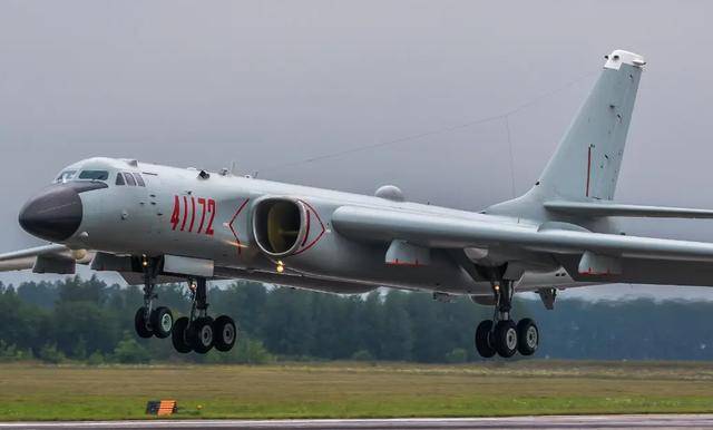 俄图95轰炸机,出现在中国上空?普京很开心,能看到这一幕