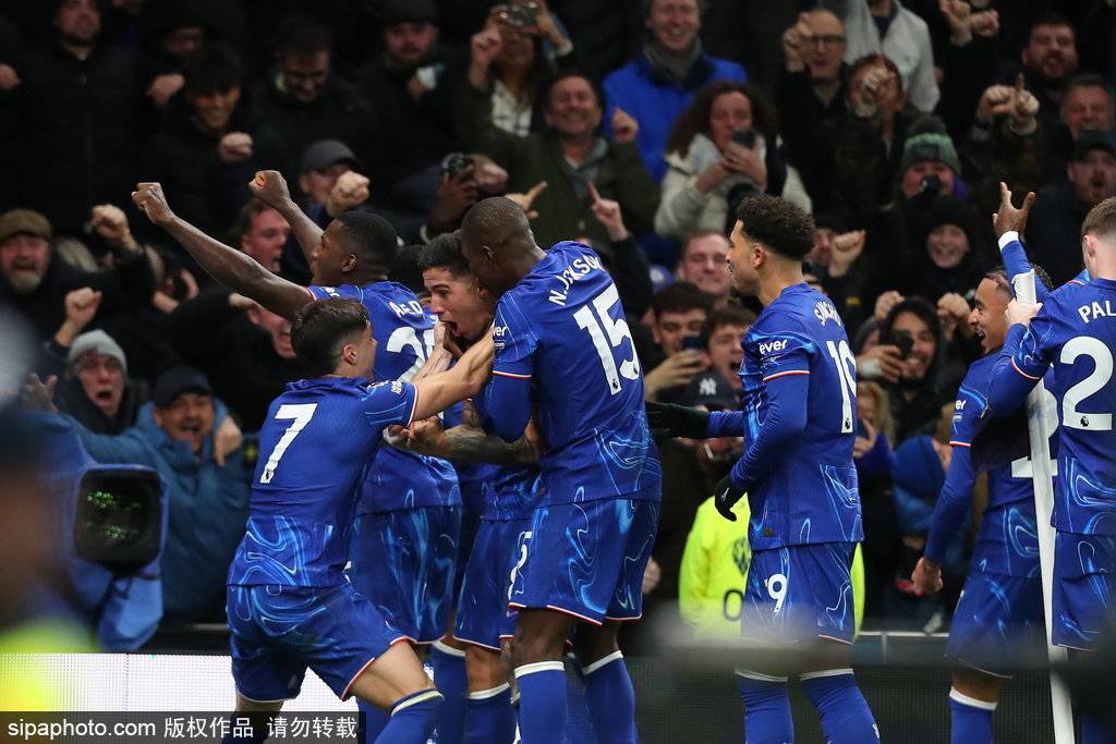 英超-帕尔默双响桑乔恩佐破门 进球大战切尔西4-3热刺