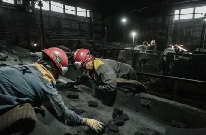 史无前例!美对华“硬脱钩”,大量中企收到噩耗,拜登打算最后一搏 