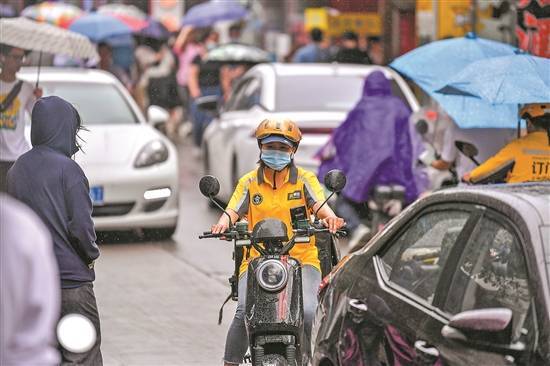 外卖骑手收入曝光:高频骑手月入过万不稀奇