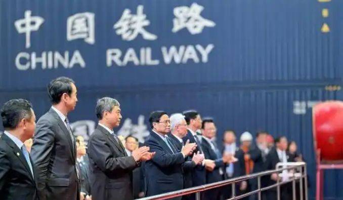 终于知道慌了,越南批准建南北铁路,再回头找中国,大门已关上了