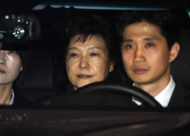 弹劾尹锡悦不成改逮捕,执政党又卡Bug:总统会签字逮捕自己?