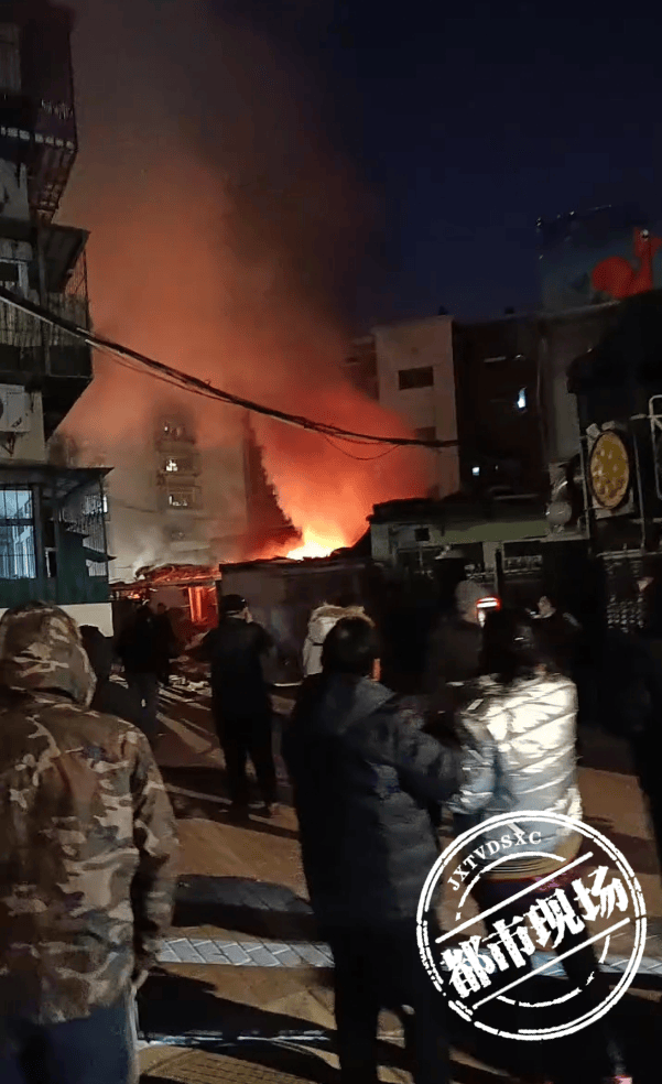 “我家楼都动了”,天津一小区突发火灾,当地消防深夜通报
