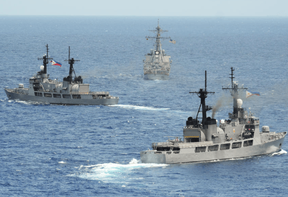 十分罕见!南海突然传来一声巨响,我海警动真格了,菲律宾敢动试试