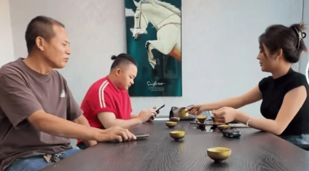 撞劳斯莱斯司机就不实言论道歉