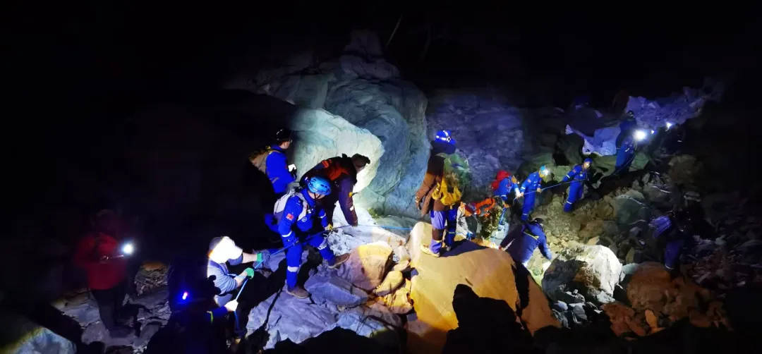 北京一男子带娃登山意外身亡!8岁孩子:以为爸爸只是睡着了