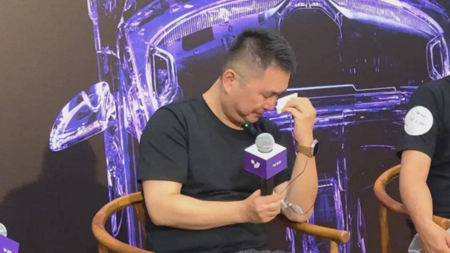 都是裁员,极越CEO夏一平被围堵,为何丁磊却能“体面”离场?