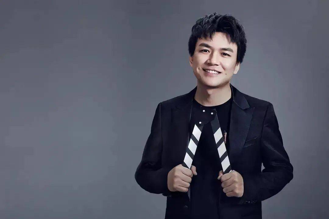 热搜第一!宋佳被曝已领证结婚,男方系青年导演王伟