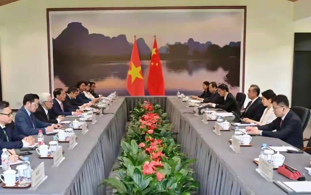 黄岩岛全剧终,人民日报通电菲国,中方竖起铁墙,美特殊船只出动