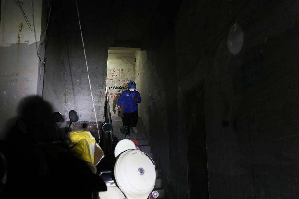 二孩妈妈四线小城送外卖,一天跑9小时算是打零工