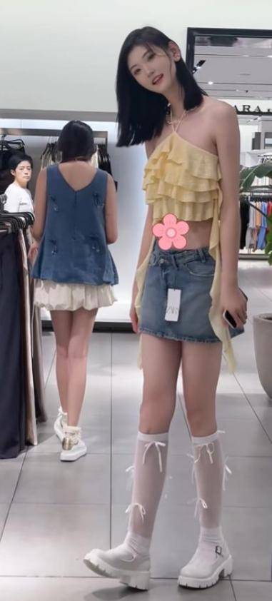 女孩身高2米26貌美如花,妈妈天天发愁:白长这么漂亮,没人敢追