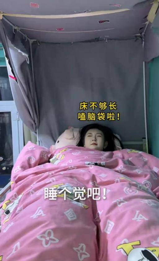 女孩身高2米26貌美如花,妈妈天天发愁:白长这么漂亮,没人敢追